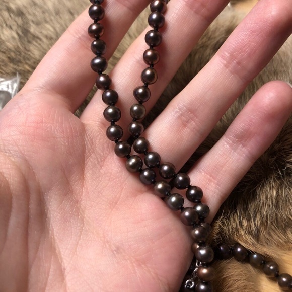 String of purple/brown freshwater pearls with sterling silver clasp - Picture 2 of 3